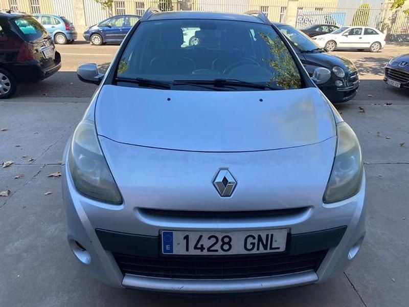 Usado Renault Clio II Campus 86 CV (63 kW) 2008 Gris / plata Berlina