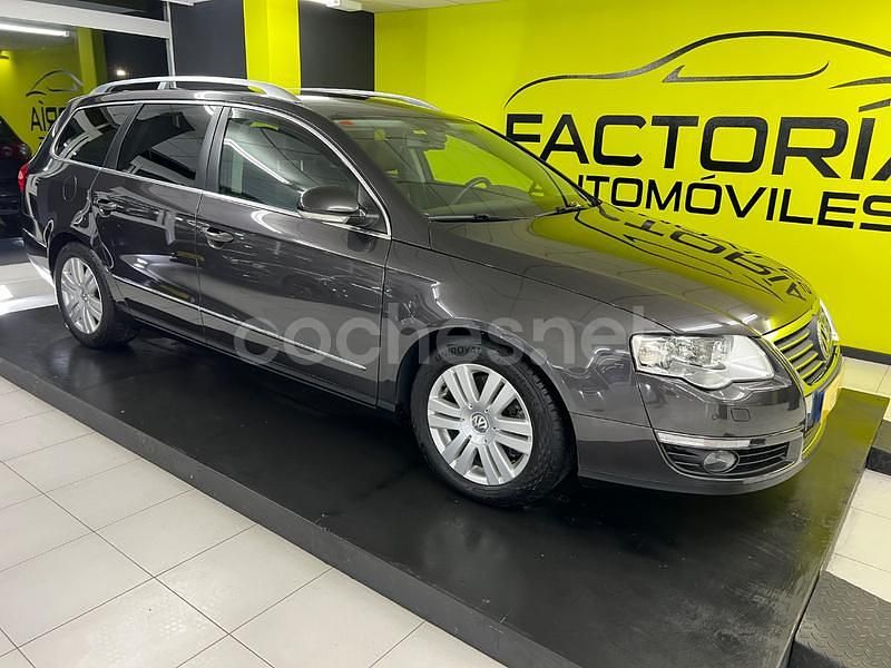 Usado VW Passat Highline 140 CV (102 kW) 2009 Gris / plata Familiar
