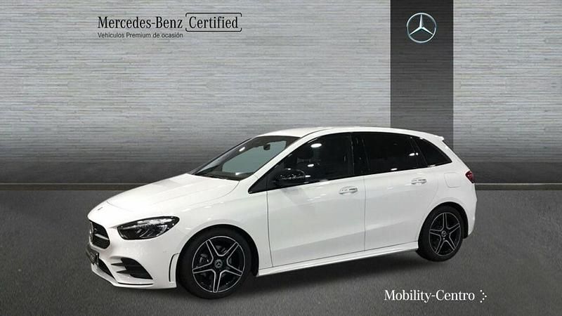Usado Mercedes B200 AMG line 150 CV (110 kW) 2023 Blanco polar Monovolumen