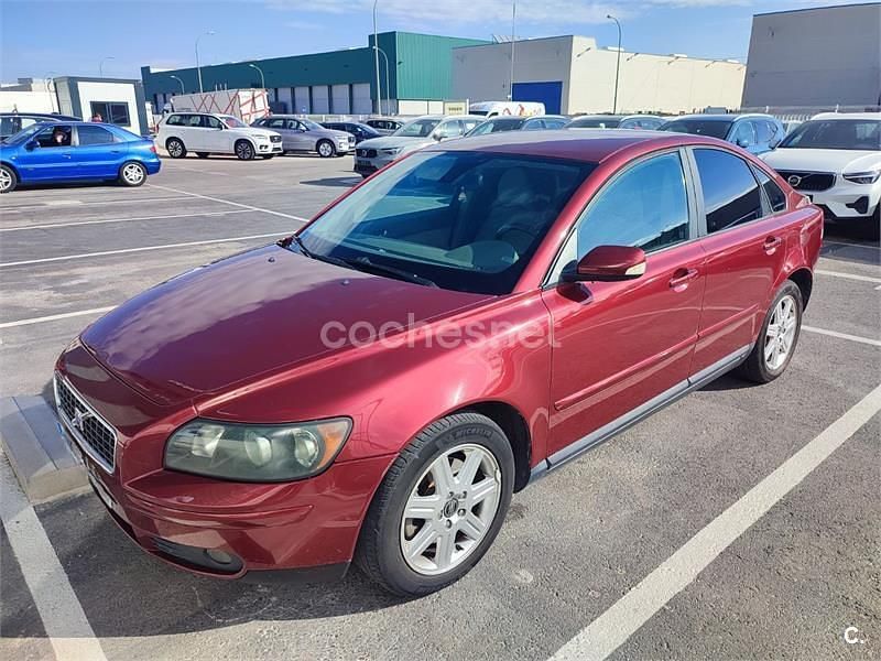 Granate Usado 2005 Volvo S40 Momentum Berlina | 3200 € (Buen precio) - Imagen 1/4