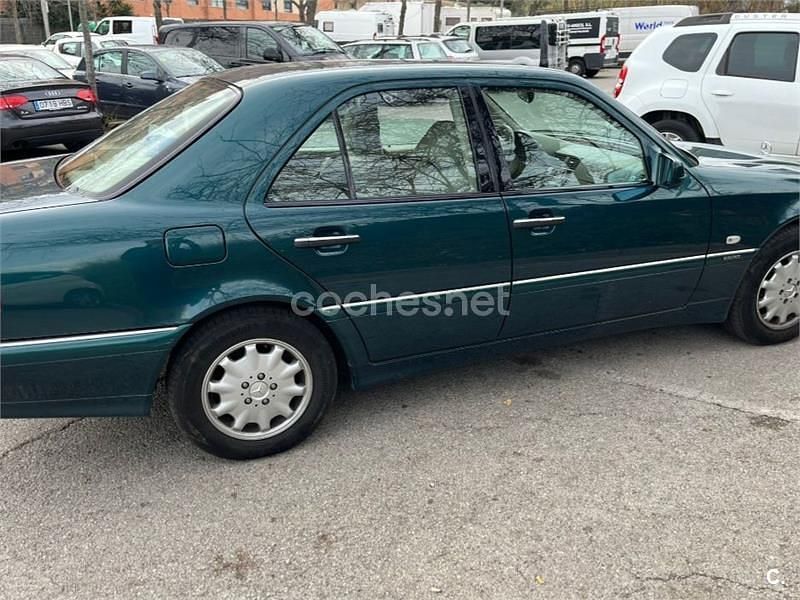 Usado Mercedes C240 Elegance 170 CV (125 kW) 1998 Verde Berlina