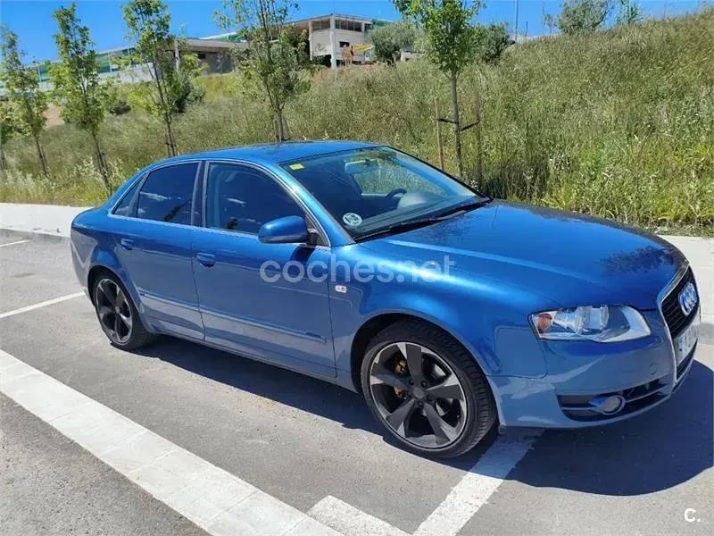 Usado Audi A4 140 CV (102 kW) 2005 Azul Berlina