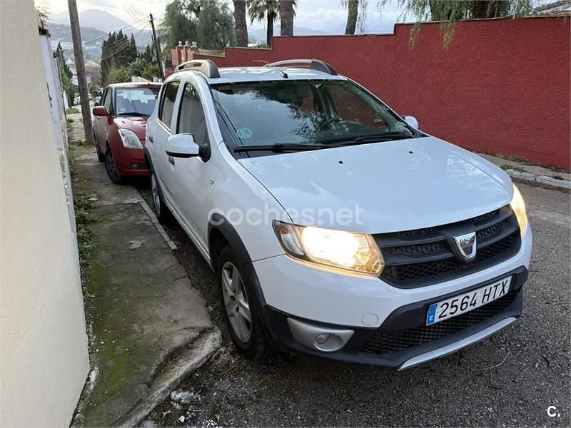 Usado Dacia Sandero Stepway 90 CV (66 kW) 2013 Blanco Berlina