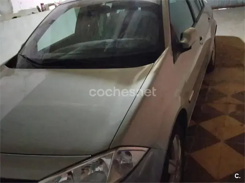Usado Renault Mégane II Dynamique 98 CV (72 kW) 2004 Gris / plata Berlina