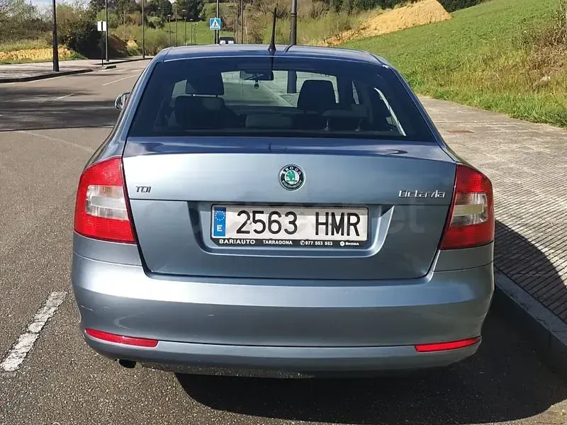 Usado Skoda Octavia Ambition 105 CV (77 kW) 2012 Azul Berlina