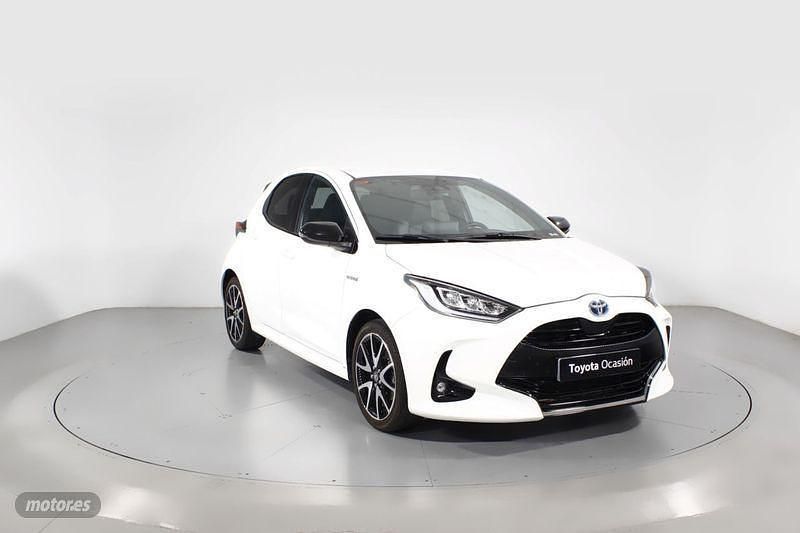 Blanco Usado 2021 Toyota Yaris Style Berlina | 21.400 € (Un poco caro) - Imagen 1/4