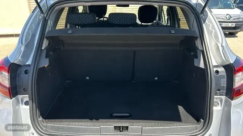 Usado Renault Captur Zen 130 CV (95 kW) 2019 Gris SUV