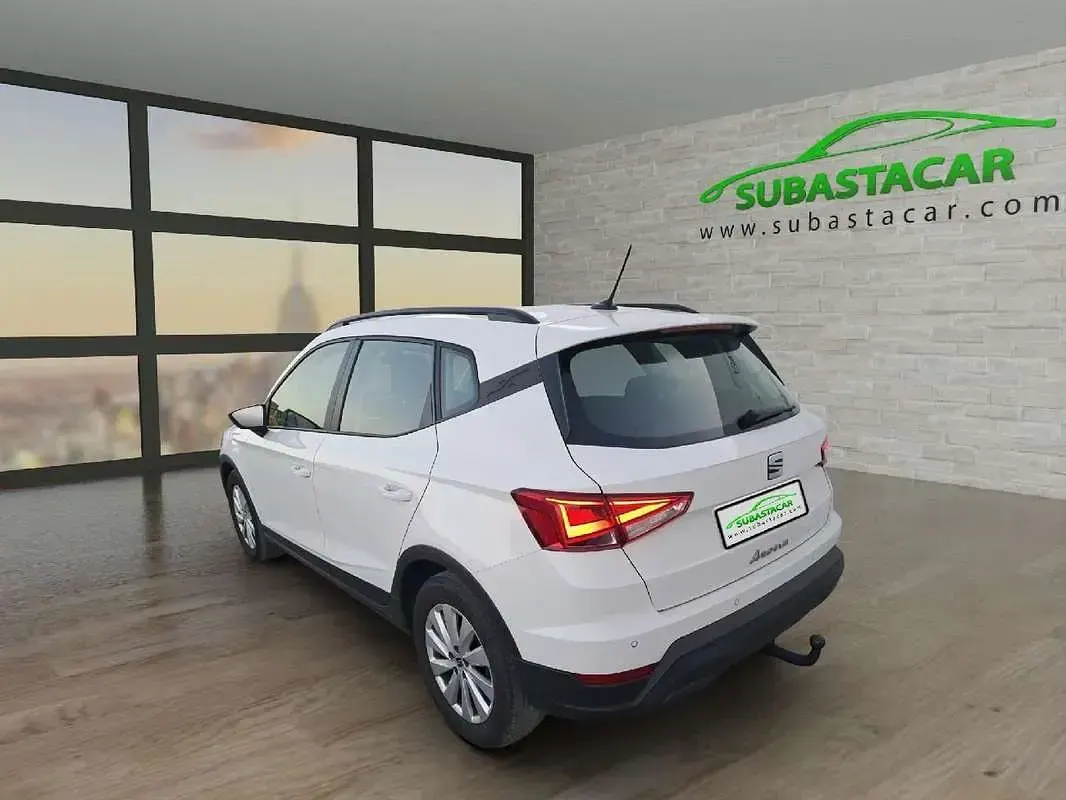 Usado Seat Arona Style Plus 110 CV (80 kW) 2022 Blanco SUV