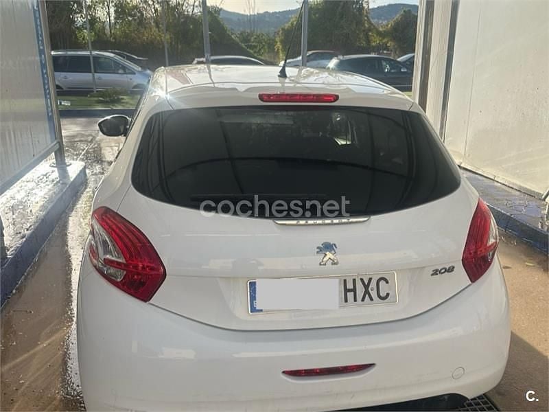 Usado Peugeot 208 Style 82 CV (60 kW) 2014 Blanco Utilitario