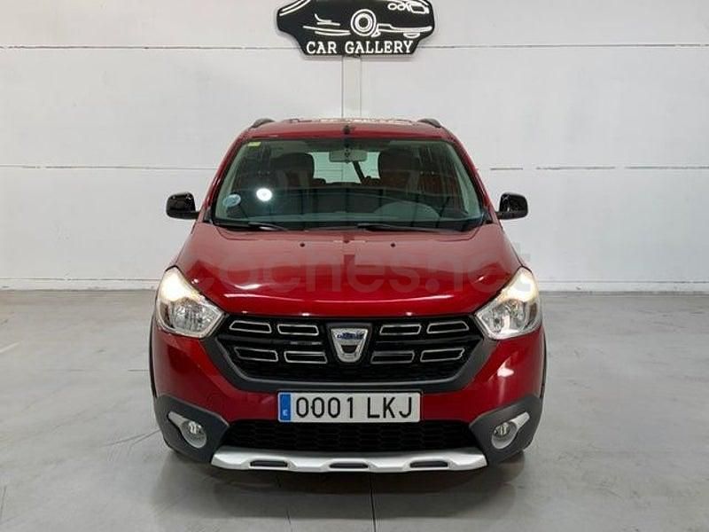Usado Dacia Lodgy Comfort 115 CV (84 kW) 2020 Rojo Monovolumen