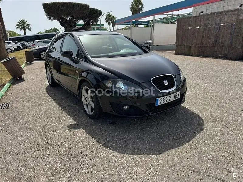 Usado Seat Leon Sport 160 CV (117 kW) 2011 Negro Utilitario