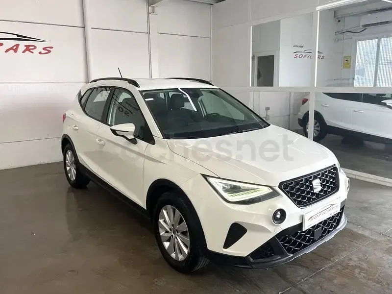 Usado Seat Arona Style 110 CV (80 kW) 2023 Blanco SUV