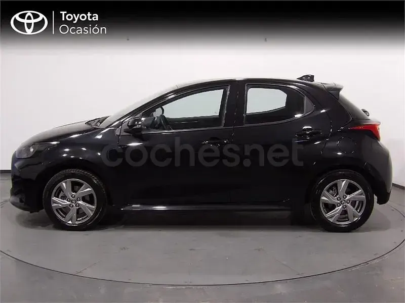 Usado Toyota Yaris Hybrid Active 116 CV (85 kW) 2025 Negro Berlina