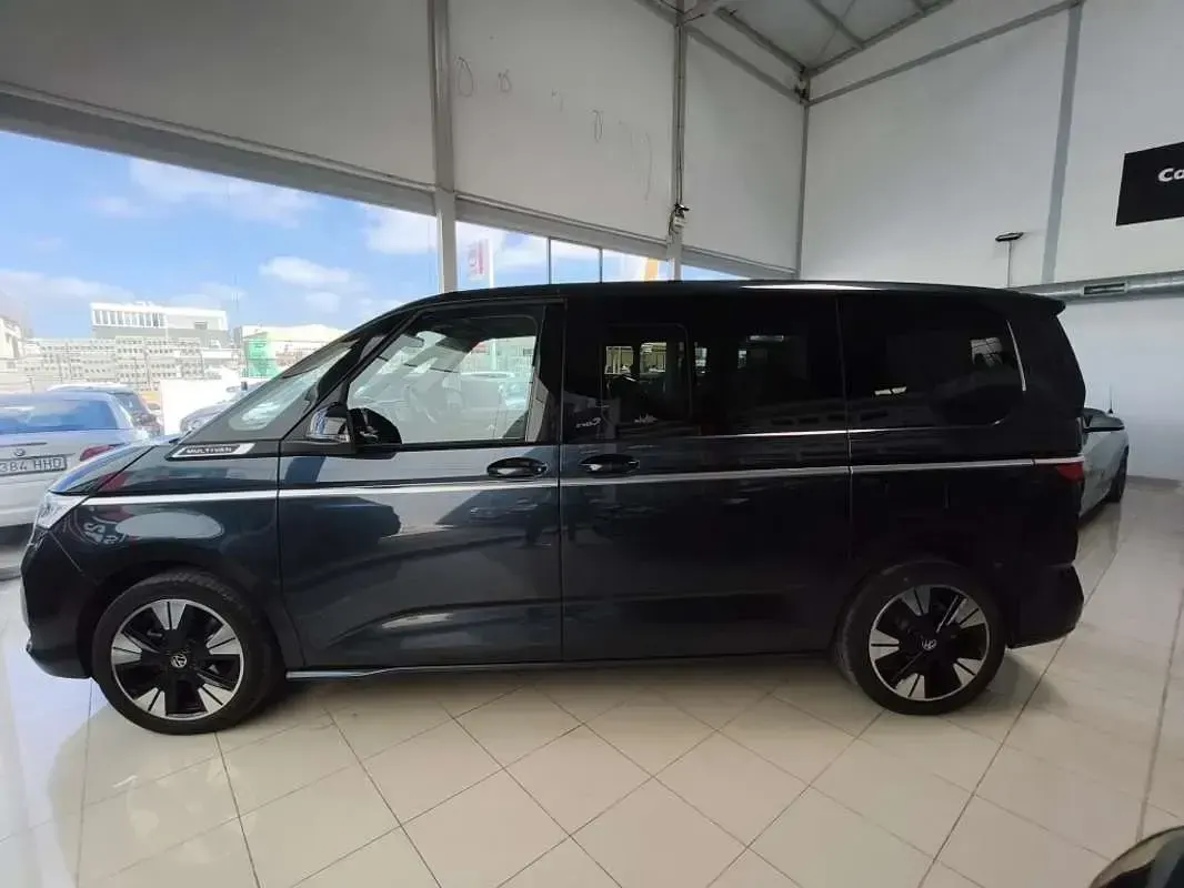 Usado VW Multivan Style 177 CV (130 kW) 2025 Azul Monovolumen