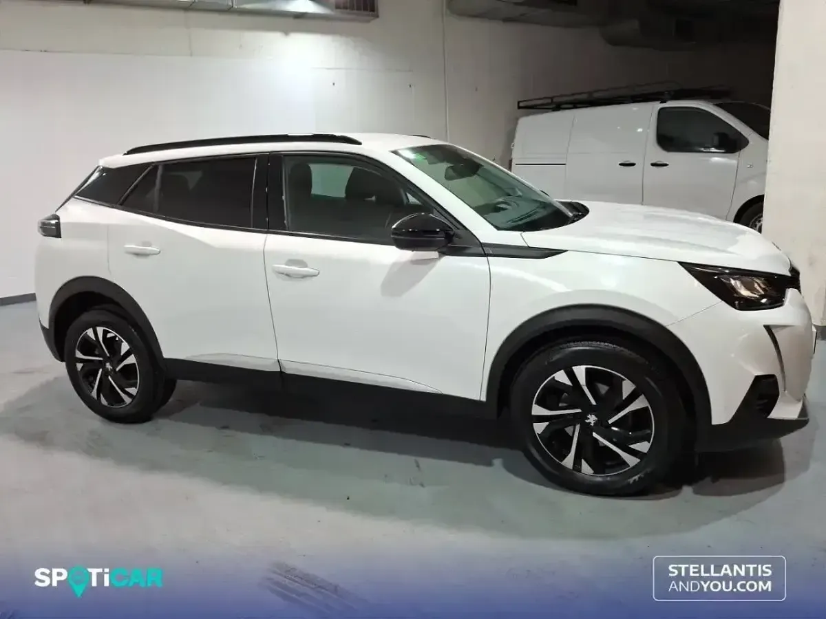 Usado Peugeot 2008 Allure 100 CV (73 kW) 2022 Blanco SUV