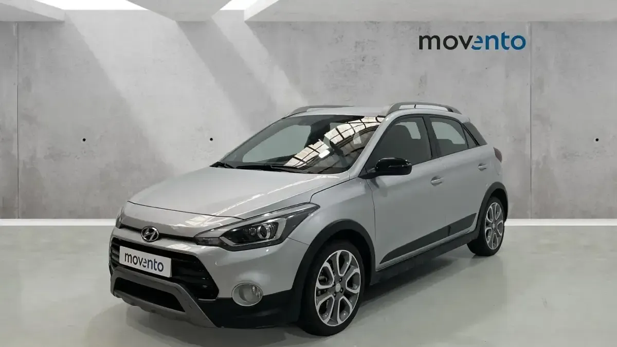 Usado Hyundai i20 Active 100 CV (73 kW) 2020 Gris / plata Utilitario