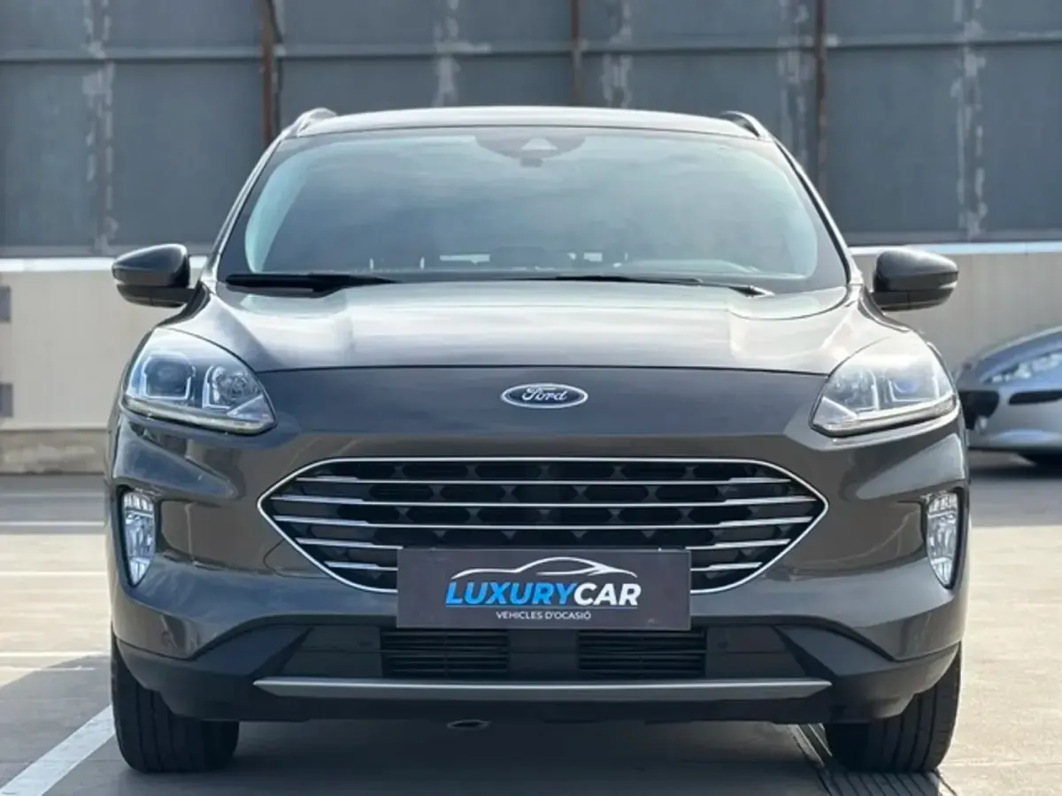 Usado Ford Kuga Titanium 150 CV (110 kW) 2022 Gris SUV