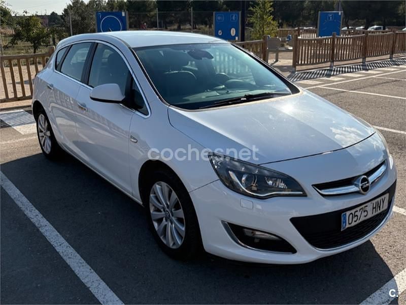 Blanco Usado 2013 Opel Astra Excellence Berlina | 6900 € (Precio justo) - Imagen 1/4