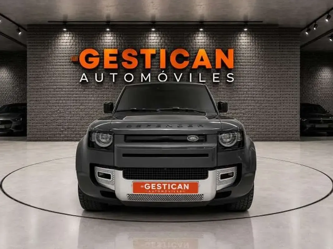 Usado Land Rover Defender SE 404 CV (297 kW) 2022 Gris SUV
