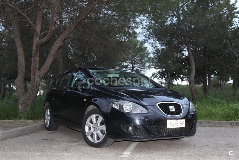 Usado Seat Leon Reference 105 CV (77 kW) 2008 Negro Utilitario