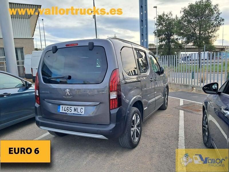 Usado Peugeot Rifter GT 130 CV (95 kW) 2023 Gris / plata Monovolumen
