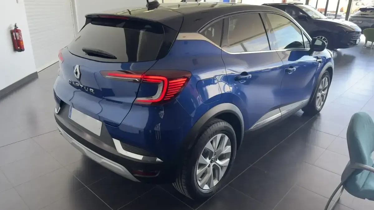Usado Renault Captur Zen 115 CV (84 kW) 2020 Azul SUV