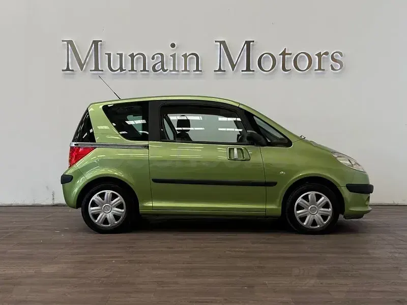 Usado Peugeot 1007 110 CV (80 kW) 2006 Verde Monovolumen