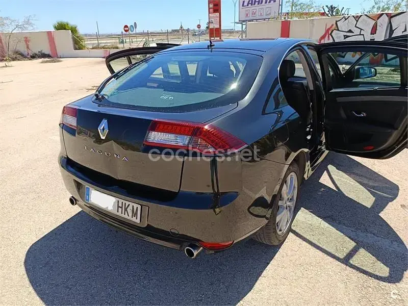 Usado Renault Laguna III Dynamique 130 CV (95 kW) 2012 Negro Berlina