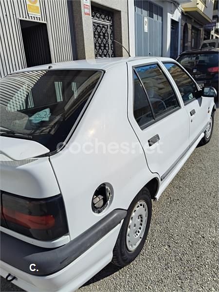 Usado Renault R9 93 CV (68 kW) 1994 Blanco Berlina