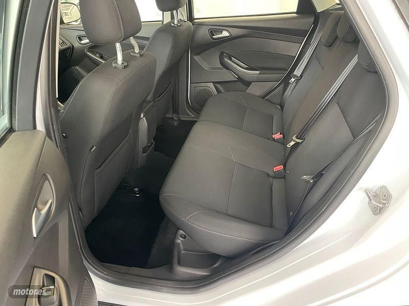 Usado Ford Focus Trend 125 CV (91 kW) 2015 Blanco Berlina