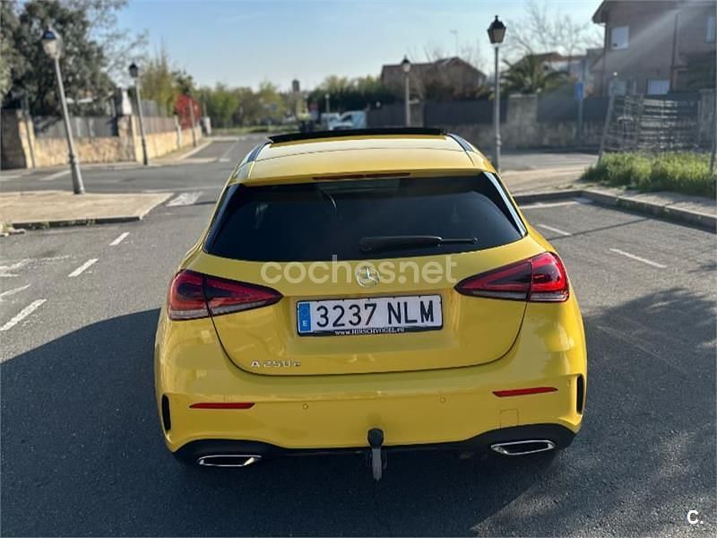 Usado Mercedes A250 218 CV (160 kW) 2021 Amarillo Berlina