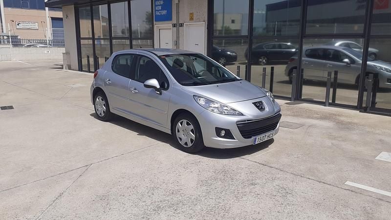 Usado Peugeot 207 Business-Line 75 CV (55 kW) 2011 Gris