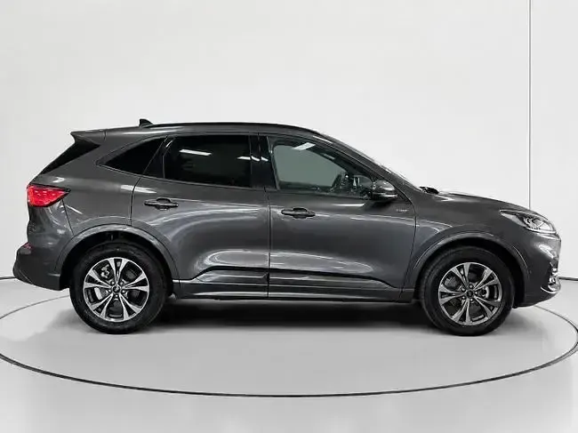 Usado Ford Kuga ST-Line 225 CV (165 kW) 2023 Gris SUV