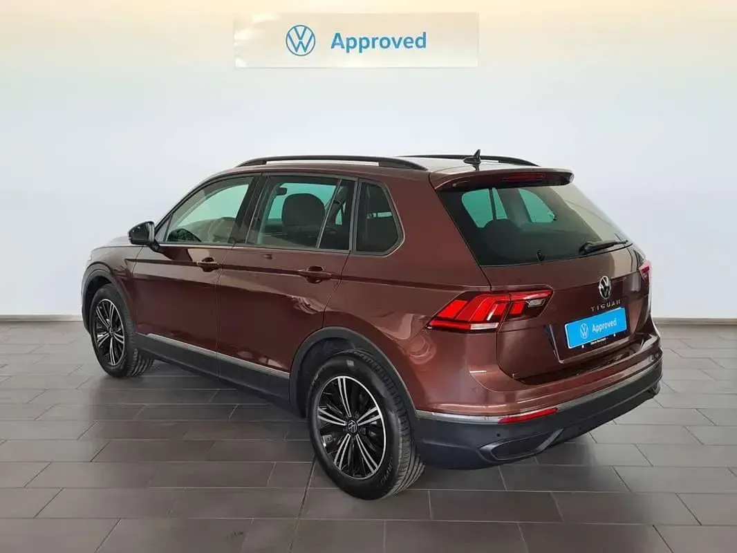 Usado VW Tiguan Life 150 CV (110 kW) 2023 Marrón SUV