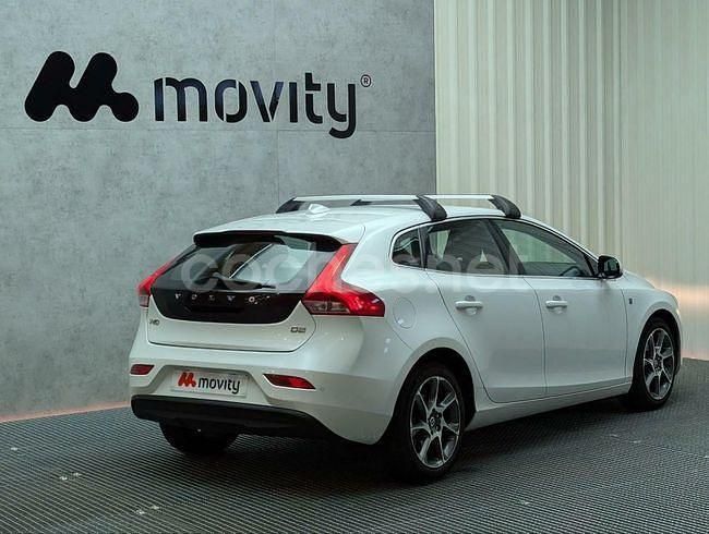 Usado Volvo V40 Kinetic 116 CV (85 kW) 2015 Blanco Familiar