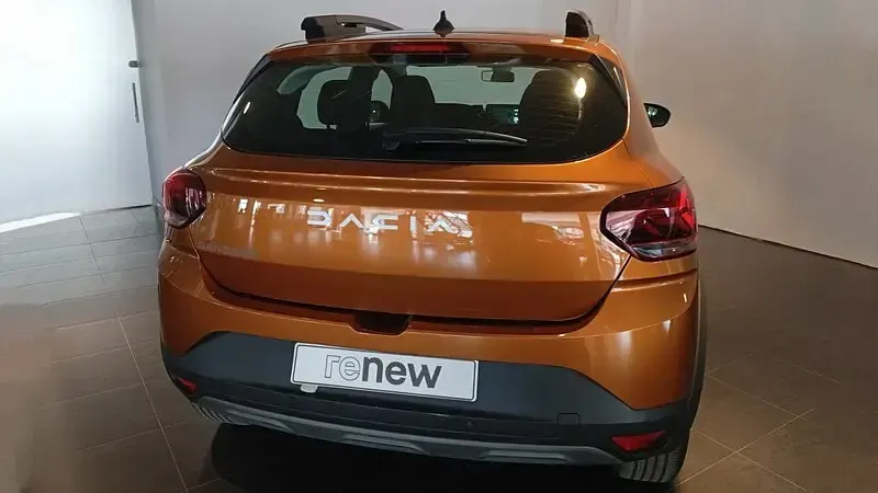 Usado Dacia Sandero Expression 91 CV (66 kW) 2023 Naranja Berlina