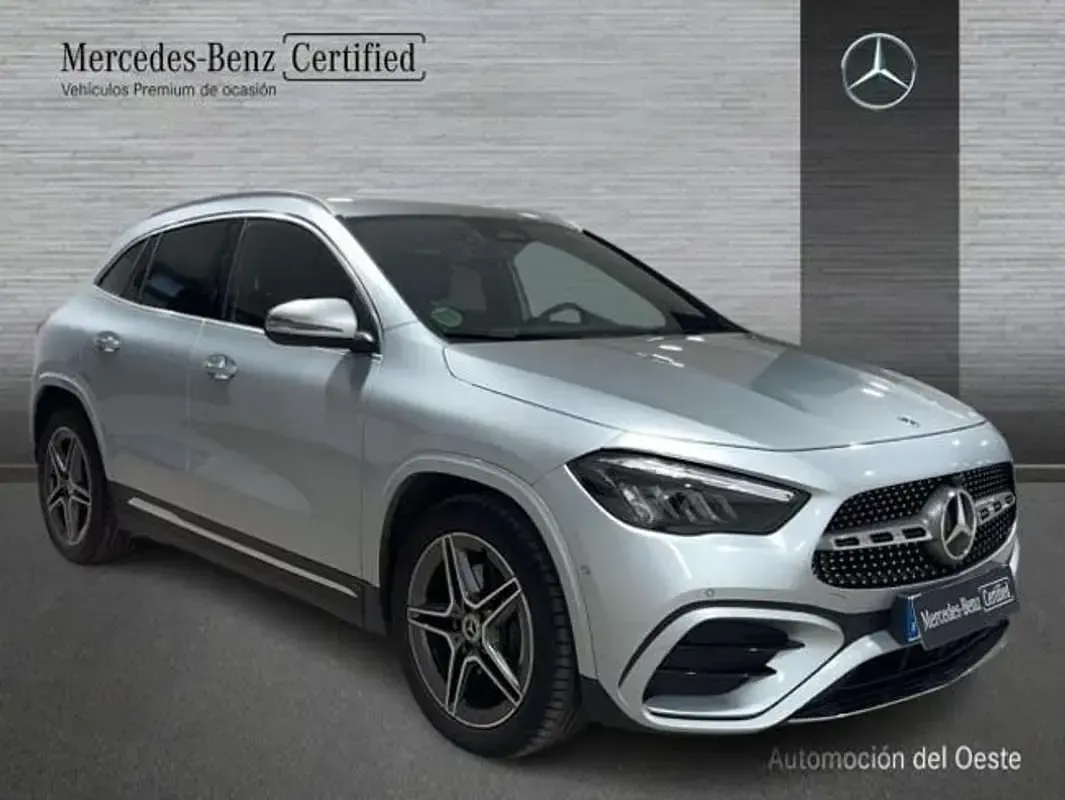 Usado Mercedes GLA200 151 CV (111 kW) 2025 Plateado SUV