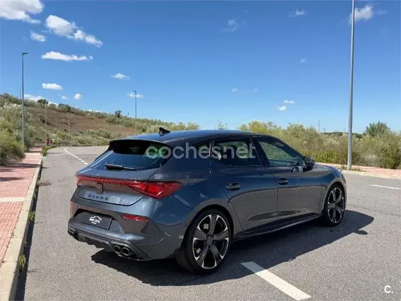 Begagnad Cupra Leon VZ 300 HK (220 kW) 2023 Grå Sedan