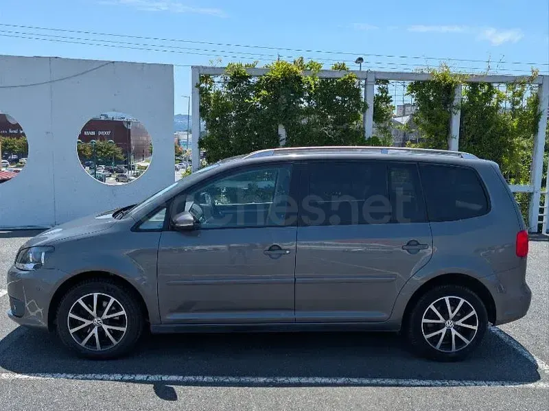 Usado VW Touran Advance 105 CV (77 kW) 2015 Gris / plata Monovolumen