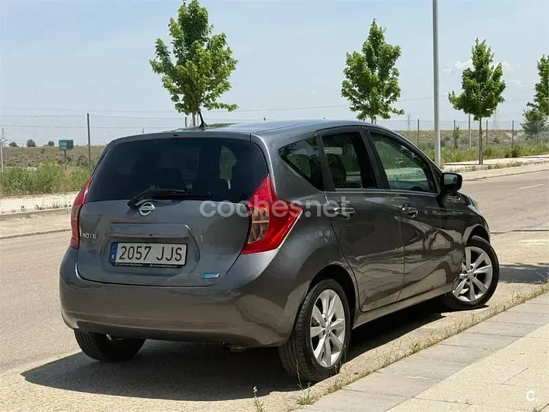 Usado Nissan Note Tekna 90 CV (66 kW) 2015 Gris / plata Utilitario