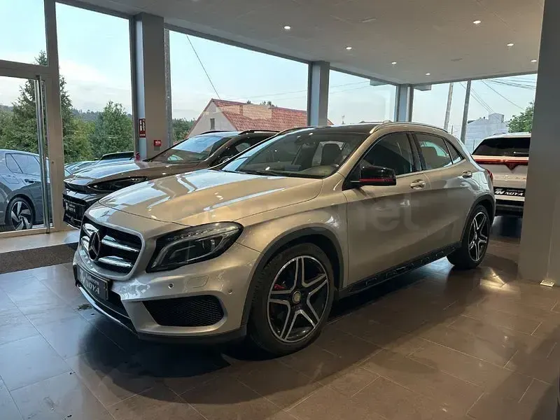 Usado Mercedes GLA220 AMG line 177 CV (130 kW) 2016 Gris / plata SUV
