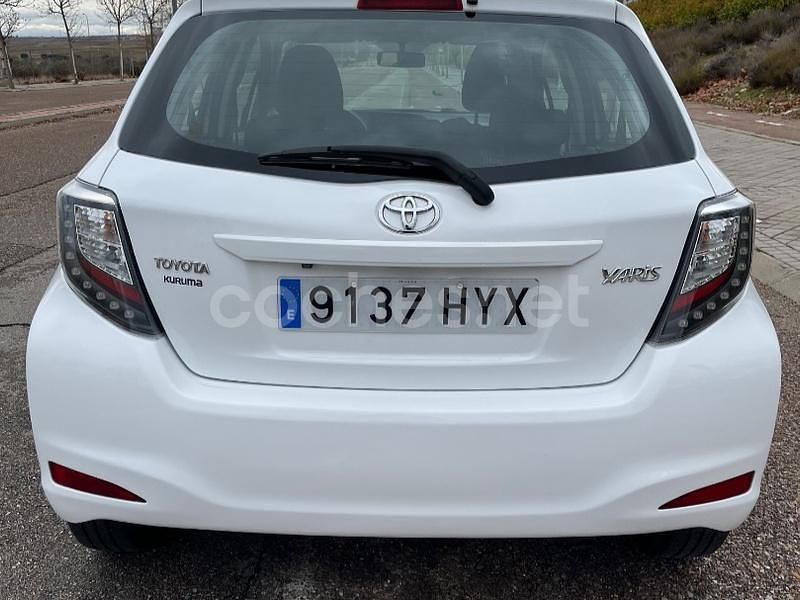 Usado Toyota Yaris City 90 CV (66 kW) 2014 Blanco Berlina