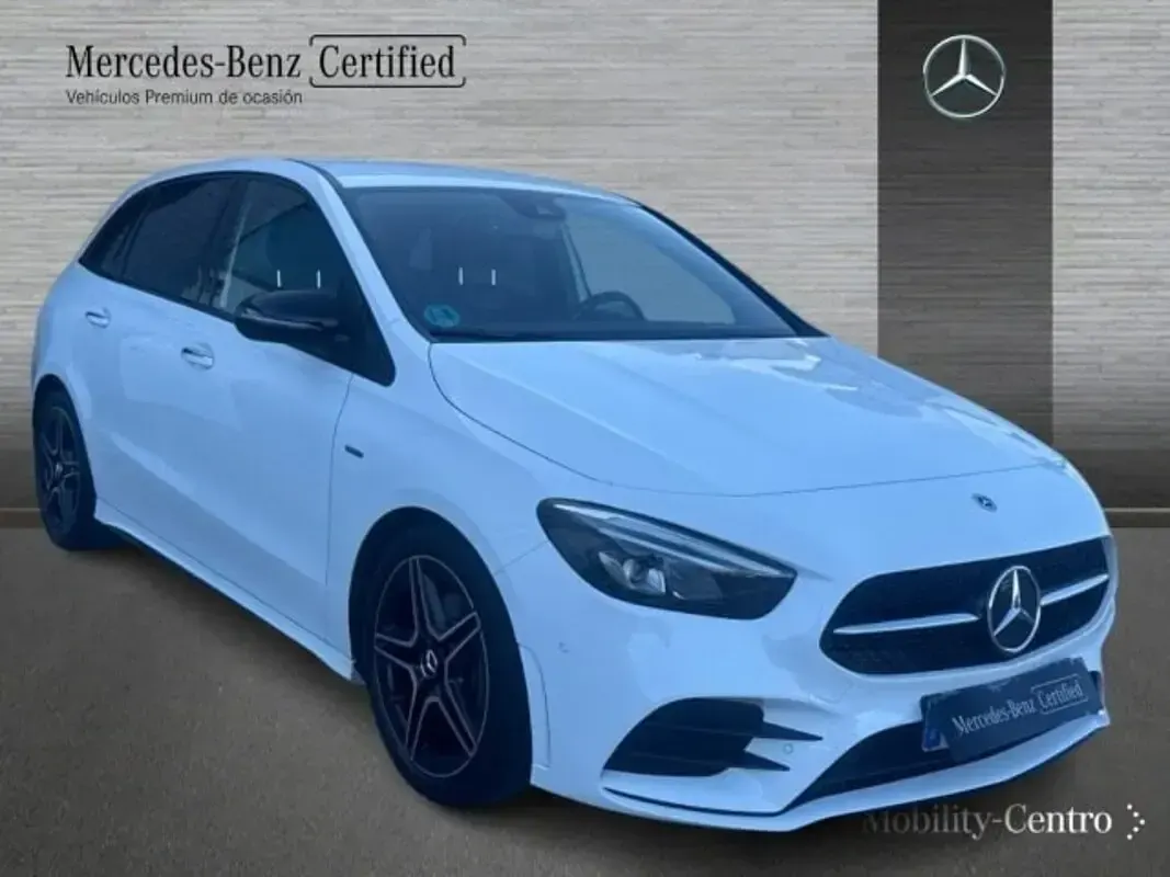 Usado Mercedes B200 AMG line 150 CV (110 kW) 2021 Blanco polar  pintura unicolor Utilitario