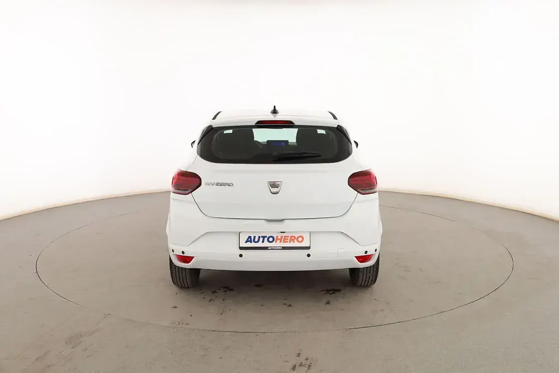 Usado Dacia Sandero Comfort 91 CV (66 kW) 2022 Blanco Berlina