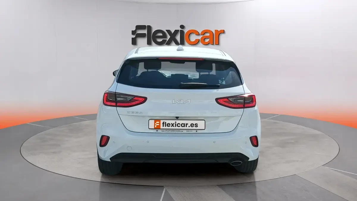 Usado Kia Ceed 101 CV (74 kW) 2024 Blanco Utilitario