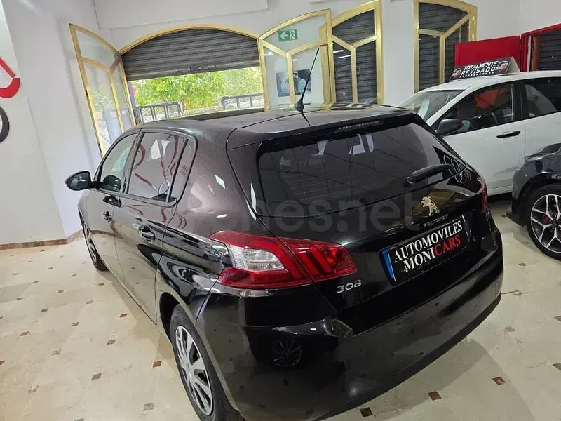 Usado Peugeot 308 Access 100 CV (73 kW) 2017 Negro Berlina
