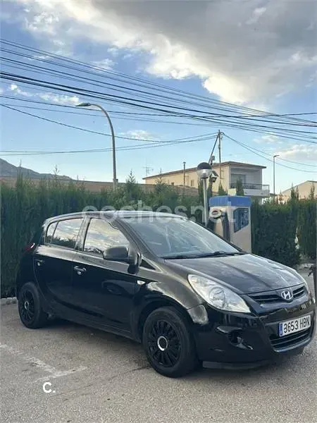 Usado Hyundai i20 Classic 78 CV (57 kW) 2011 Negro Utilitario