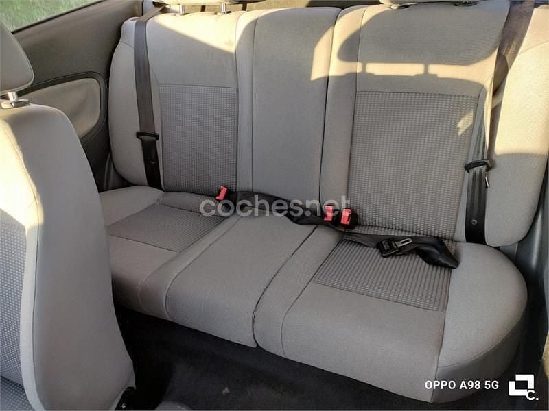 Usado Seat Ibiza Stella 100 CV (73 kW) 2003 Azul Utilitario