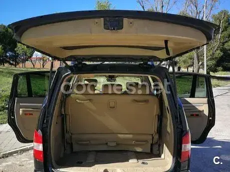 Usado SsangYong Rodius Limited 165 CV (121 kW) 2007 Negro Monovolumen