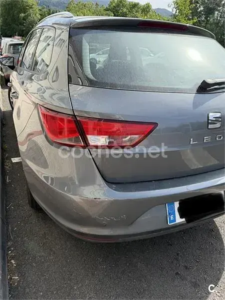 Usado Seat Leon ST Style 105 CV (77 kW) 2015 Gris / plata Familiar